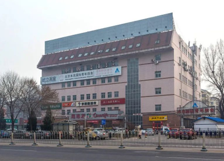 藍潤大廈建築原貌 © 圖片來源網路 Beijing Old Buidling Renovation 北京舊藍潤大廈改造，成府路150號／URBANUS都市實踐