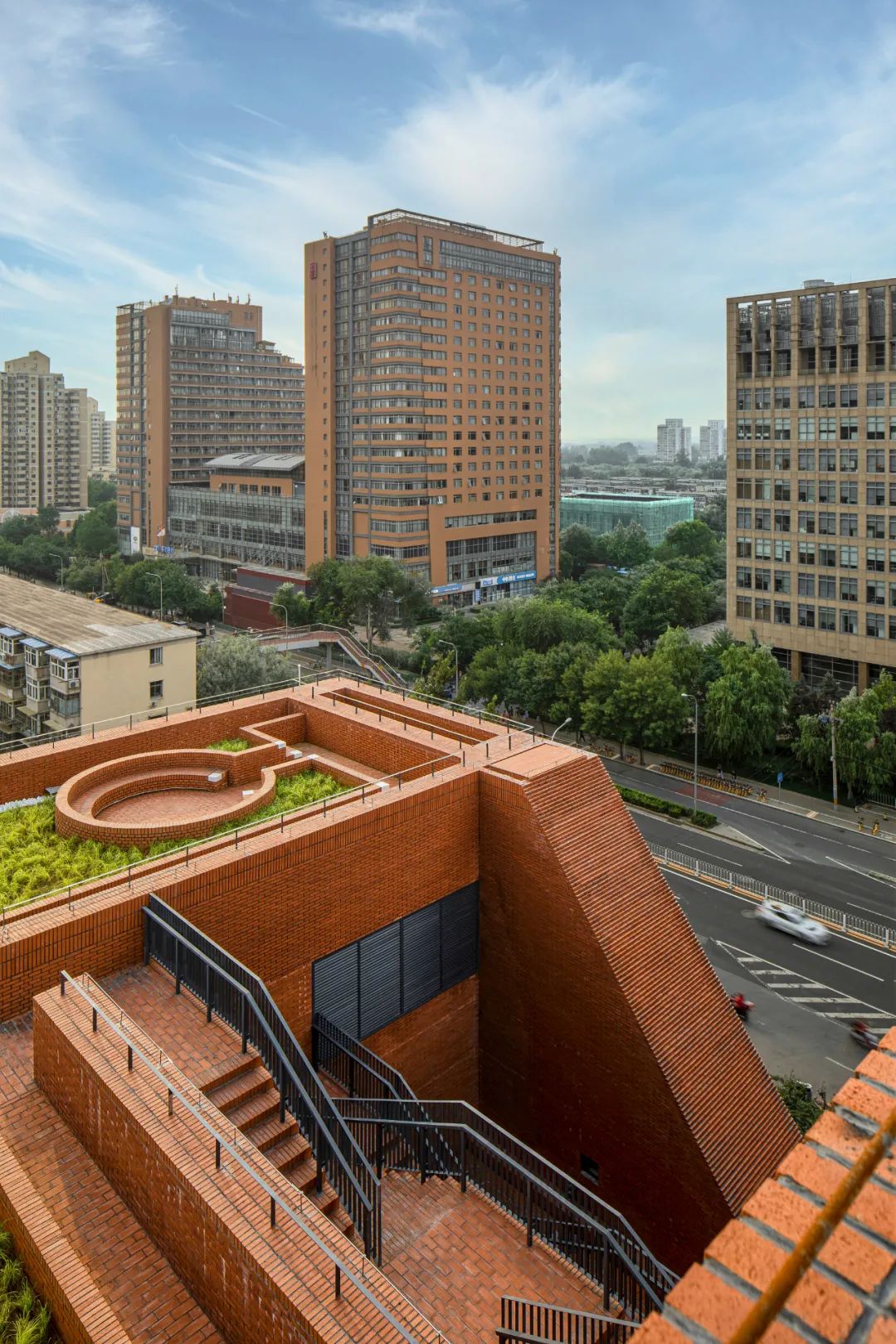 Beijing Old Buidling Renovation 北京舊藍潤大廈改造，成府路150號／URBANUS都市實踐