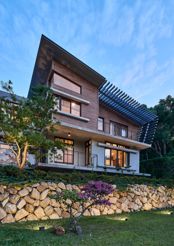 不同的材料質感呼應建築空間調性,並塑造出不同的生活情境,新竹私人住宅 山居·三居/上滕聯合建築師事務所