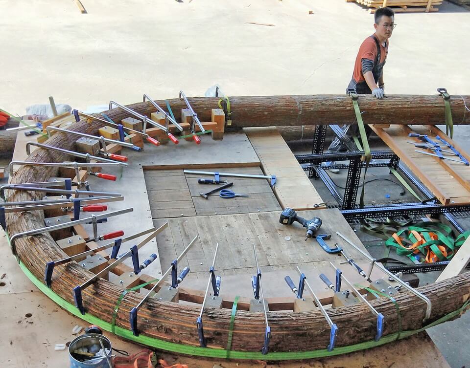臺灣以蒸氣彎曲「樹」作為建築空間構體的曲墨建築事務所,是由木構設計總監 郭恩愷NK於英國 AA School 研究所在Hooke Park 研習的專業,學成歸國後NK與黃昱豪建築師於2018年共築事業