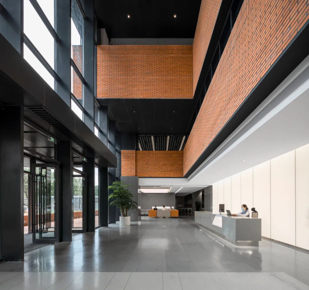 Beijing Old Buidling Renovation 北京舊藍潤大廈改造，成府路150號／URBANUS都市實踐