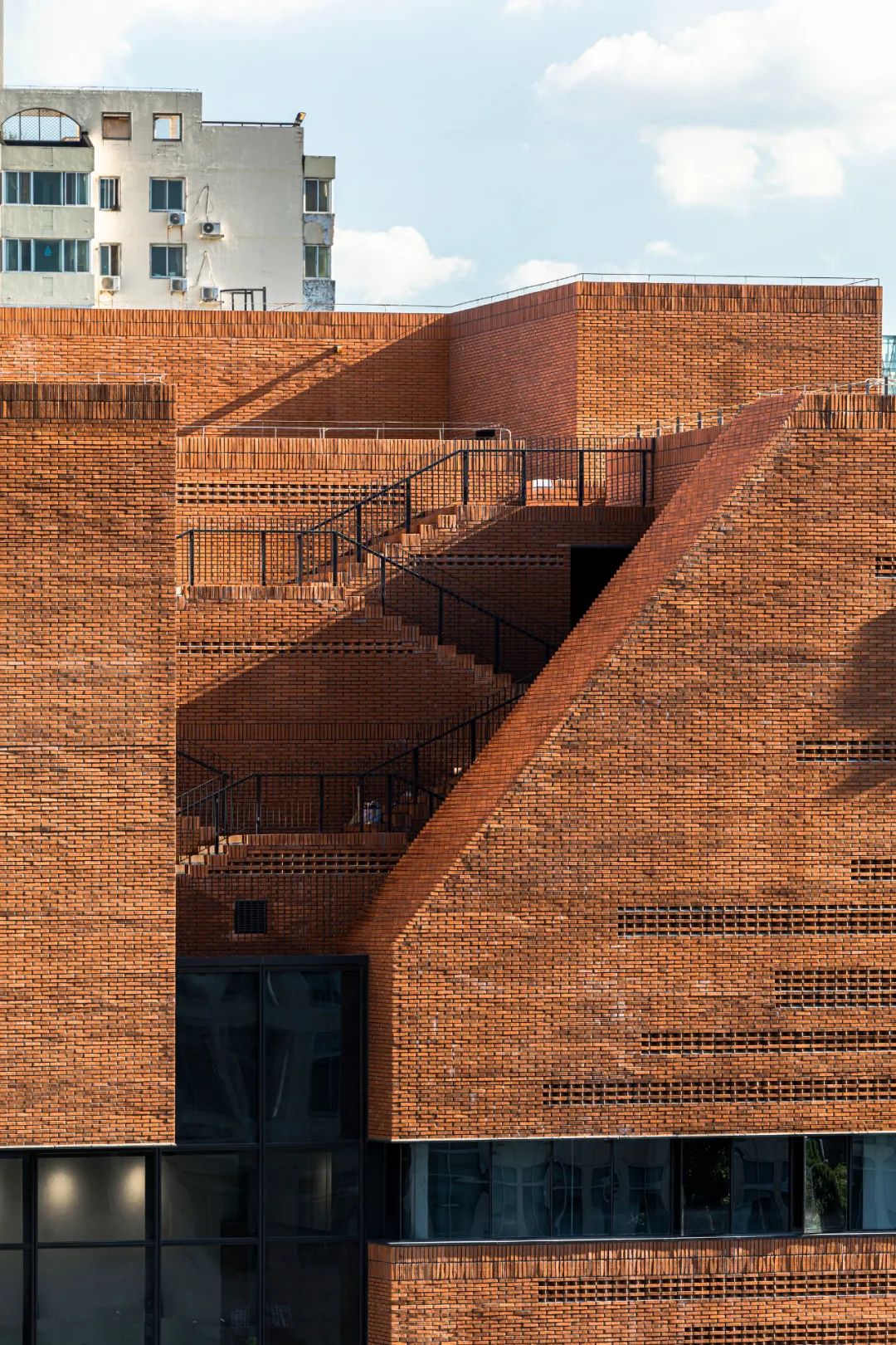 Beijing Old Buidling Renovation 北京舊藍潤大廈改造,成府路150號/URBANUS都市實踐