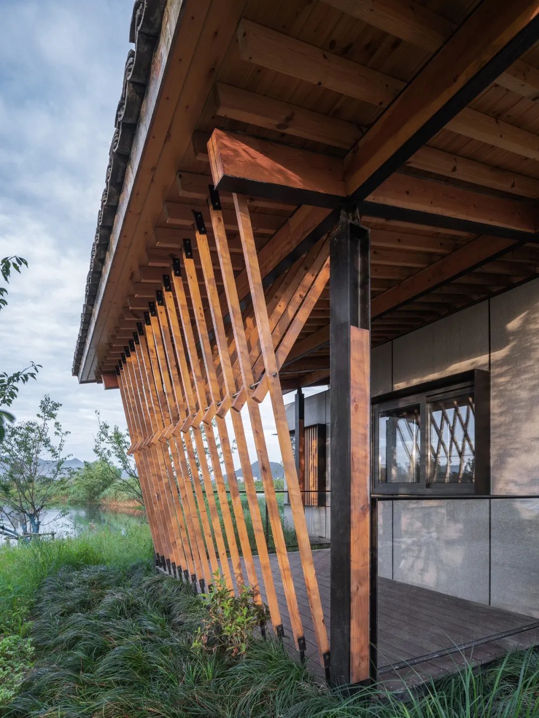 清晰的鋼木構系統和材料關係  the relationship between structure and materials Fuyang Yangbei Lake Wetland Ecological Hotel富陽陽陂湖濕地生態酒店／尌林建築設計事務所