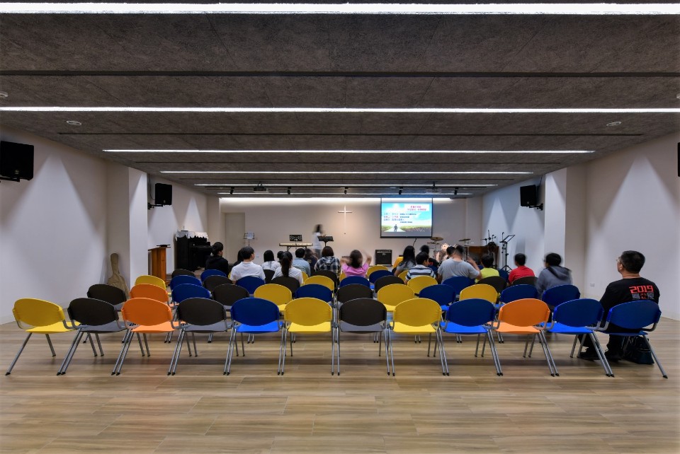 位於地下一樓的副堂 台中教會 豐原行道會／張景堯聯合建築師事務所