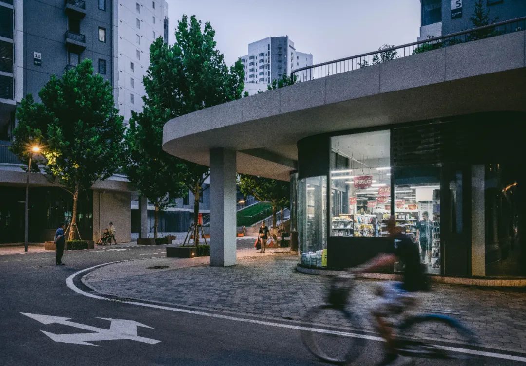 日常餐飲購物的地面層空間 北京百子灣社會住宅景觀設計 Beijing Social Housing landscape design／EADG 泛亞國際