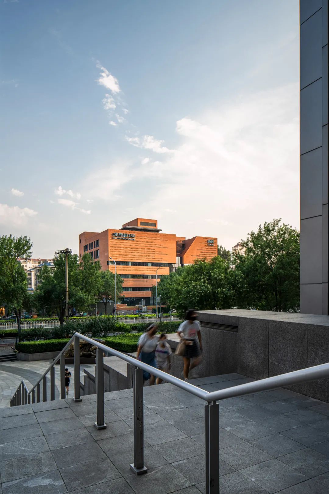 Beijing Old Buidling Renovation 北京舊藍潤大廈改造，成府路150號／URBANUS都市實踐