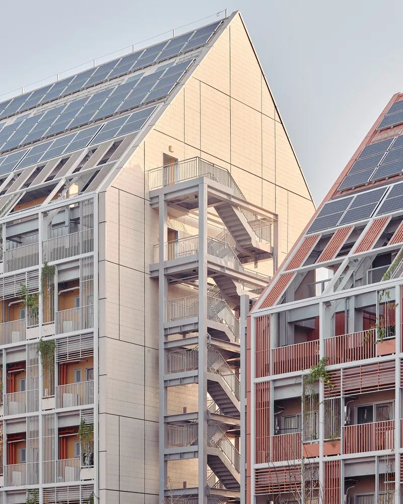 屋頂佈滿太陽能板 rooftop solar panel，台糖沙崙智慧綠能循環集合住宅園區