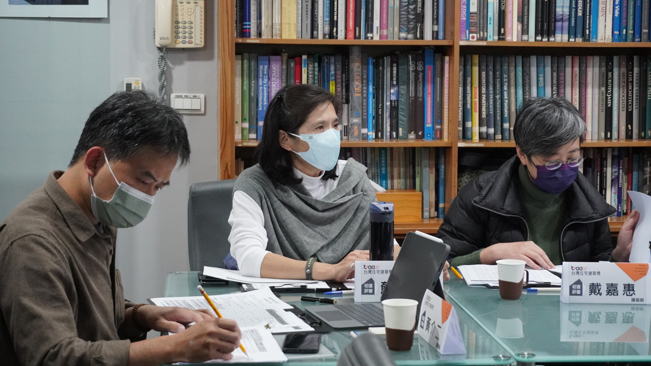 2022第八屆traa台灣住宅建築獎初選評審團由蘇瑛敏(主席)、邱浩修、黃介二、董育綸、戴嘉惠共五位委員組成