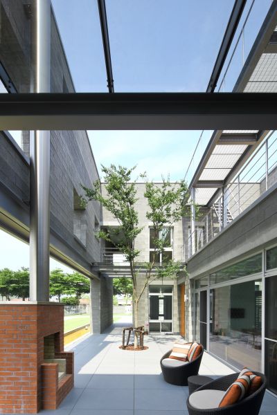 中庭焦點-戶外火爐,高雄私人住宅蓮苑山房/張景堯建築師事務所