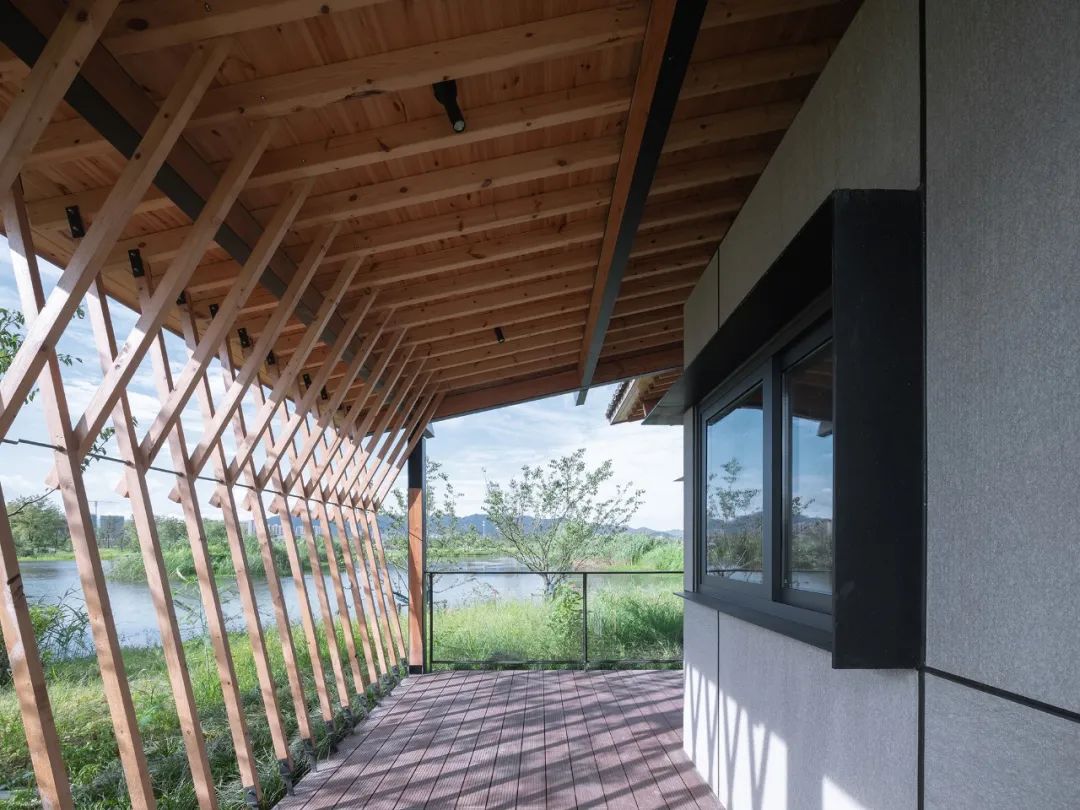 洗手間外的露台 Terrace out of the tolie Fuyang Yangbei Lake Wetland Ecological Hotel富陽陽陂湖濕地生態酒店/尌林建築設計事務所
