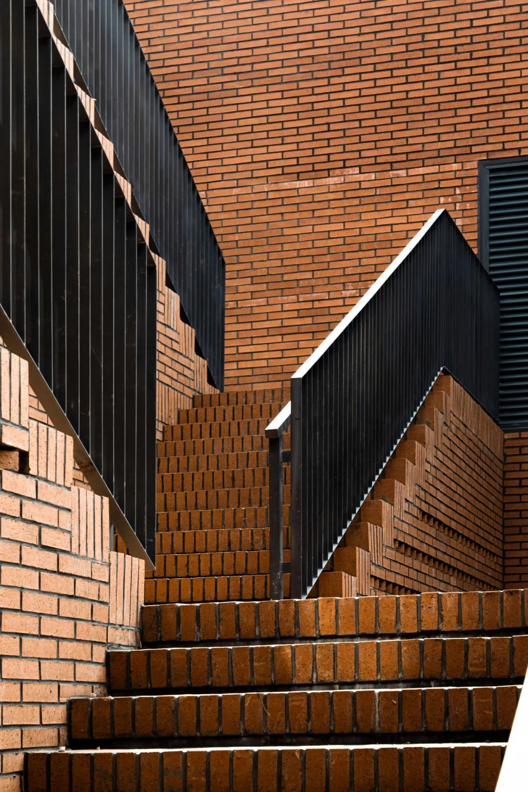 Beijing Old Buidling Renovation 北京舊藍潤大廈改造，成府路150號／URBANUS都市實踐