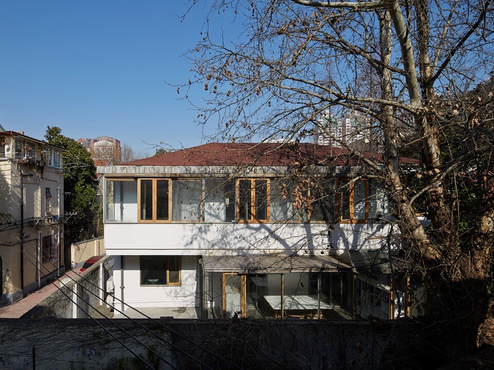 工作室位於弄堂內一棟非典型的普通建築中 上海法租界五原路工作室室內設計 Shanghai Office interior design/劉宇揚建築事務所