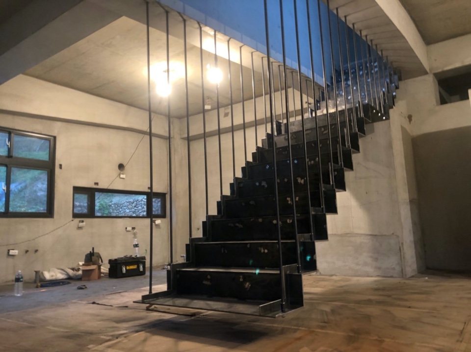 懸吊樓梯結構本體 Taiwan Hsinchu Private House 新竹私人住宅 重簷之家／上滕聯合建築師事務所
