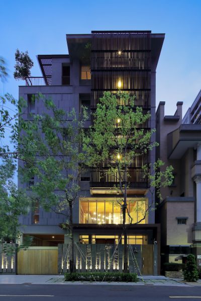 建築外觀；攝影：賴建作，高雄家族式集合住宅House O／張景堯建築師事務所