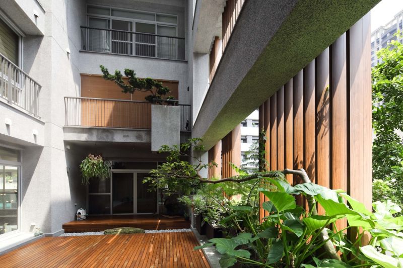 中庭;攝影:賴建作,高雄家族式集合住宅House O/張景堯建築師事務所