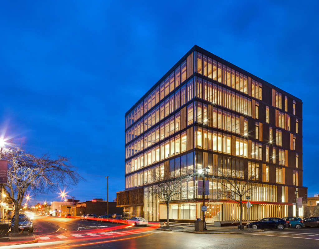 加拿大英屬哥倫比亞的木材創新設計中心(WIDC、Wood Innovation and Design Centre)是研究員、學者和設計專業人員的聚集地,為木材如何創新使用帶來更多的想法