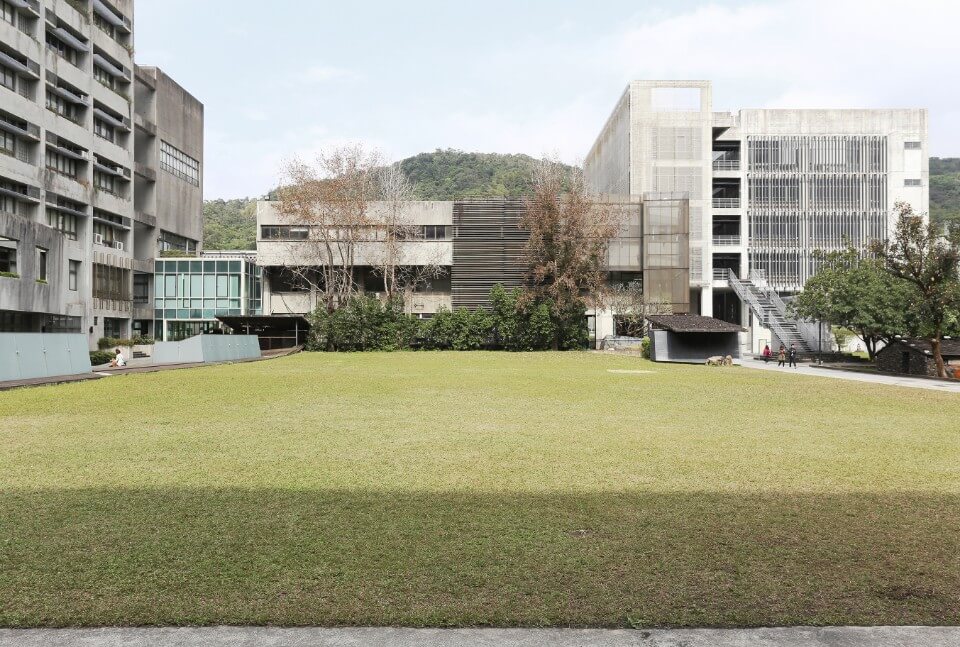 改造前作為背面的建築南面 實踐大學B棟建築改造/沈庭增