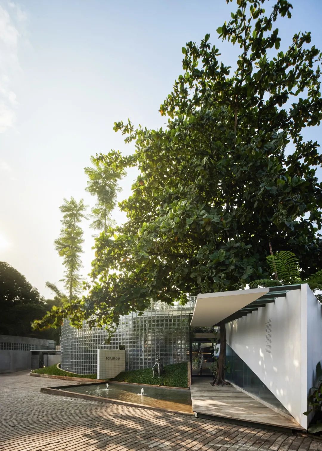 雅加達環形咖啡店 Jakarta Tanatap Coffee Ampera／Research Artistic Design + architecture