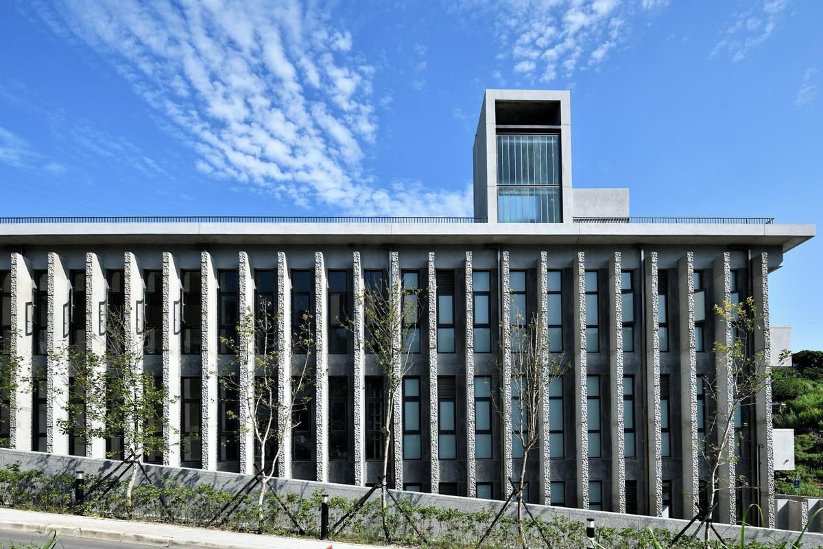 新北市樹林生命紀念館-樹真樓:水平板下的虛化空間即納骨空間