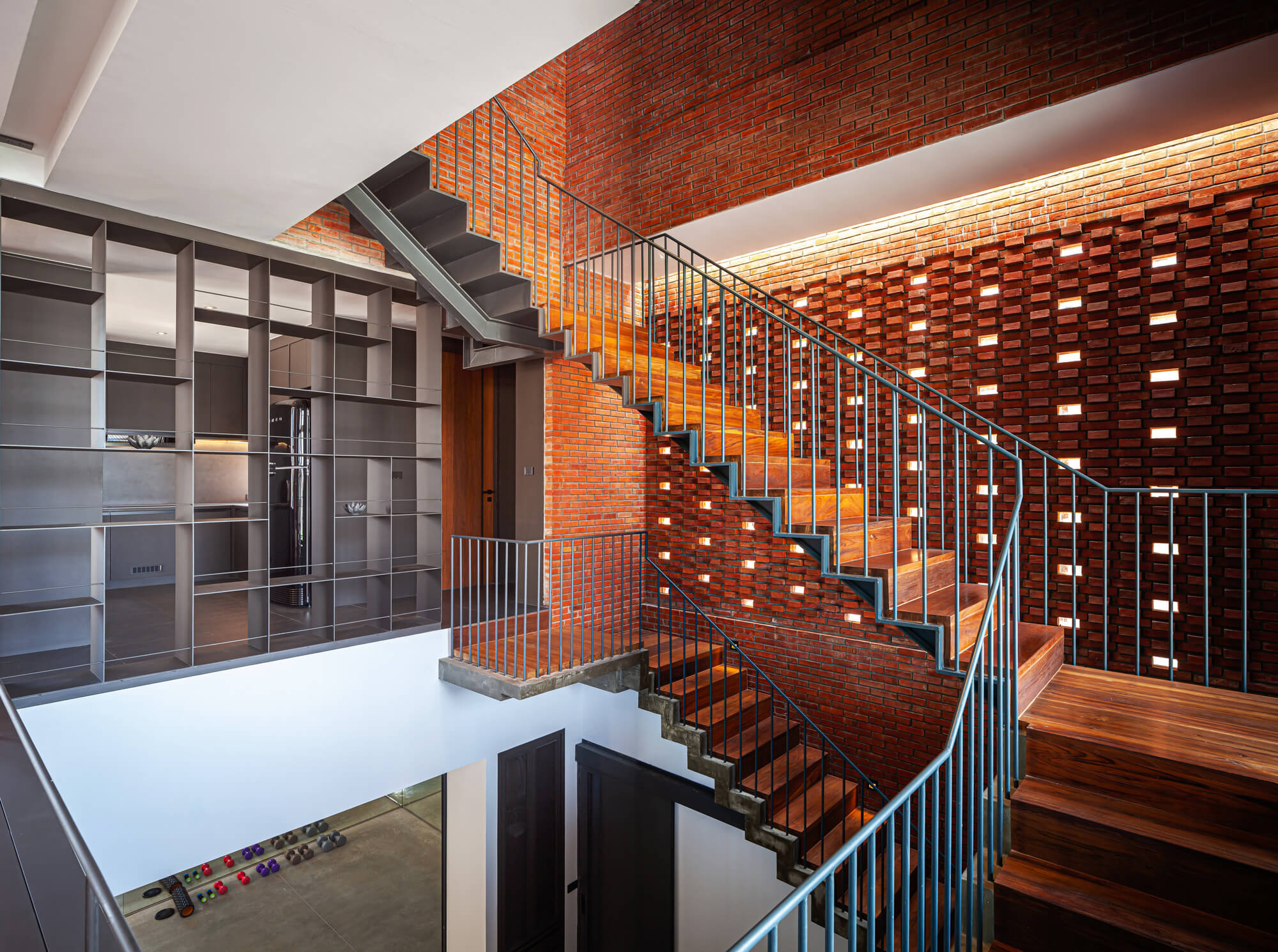 天井鋼構樓梯 steel stairs atrium