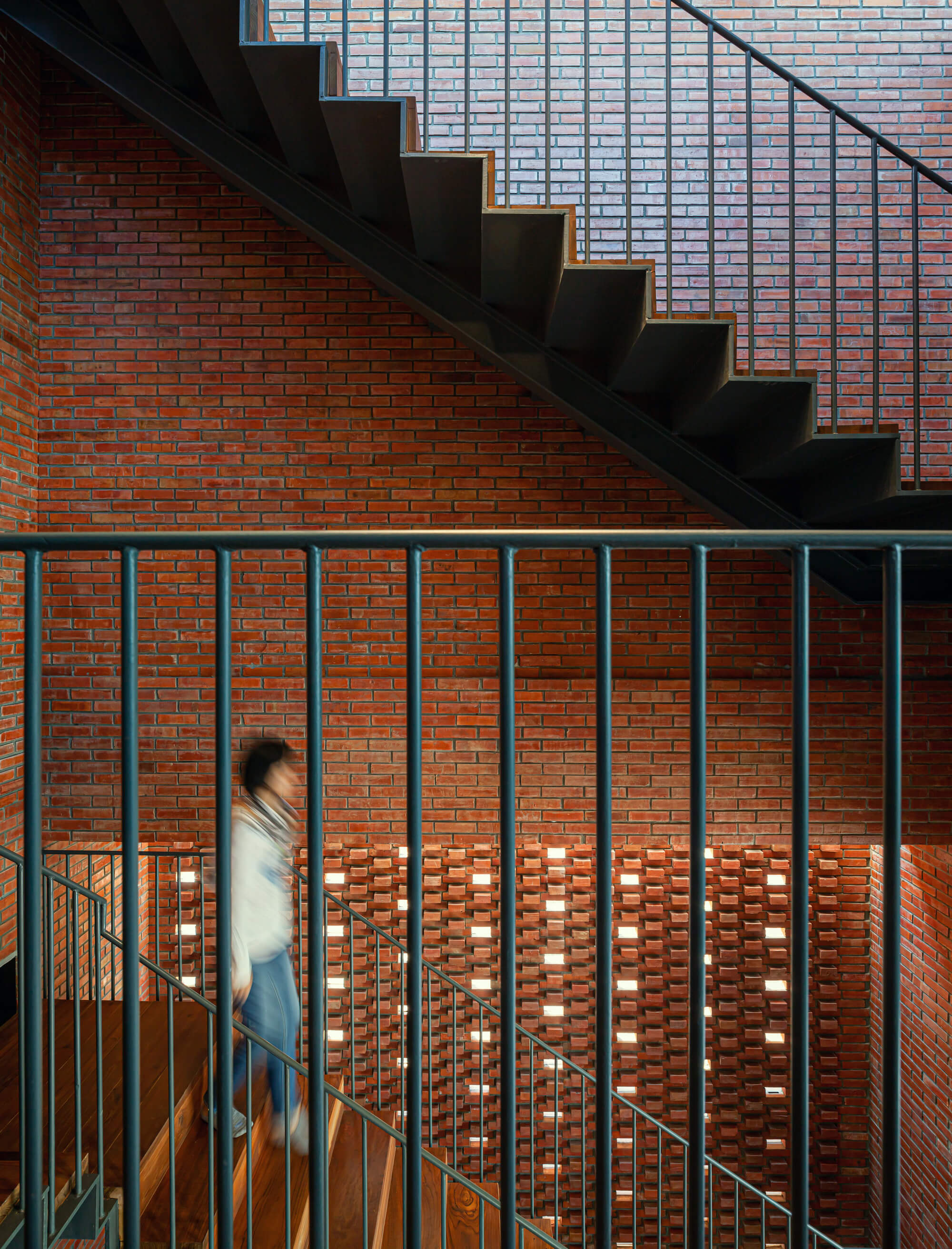 曼谷叻拋路高磚屋磚造私人住宅 Bangkok Lat Phrao Bricks House／Studio Miti