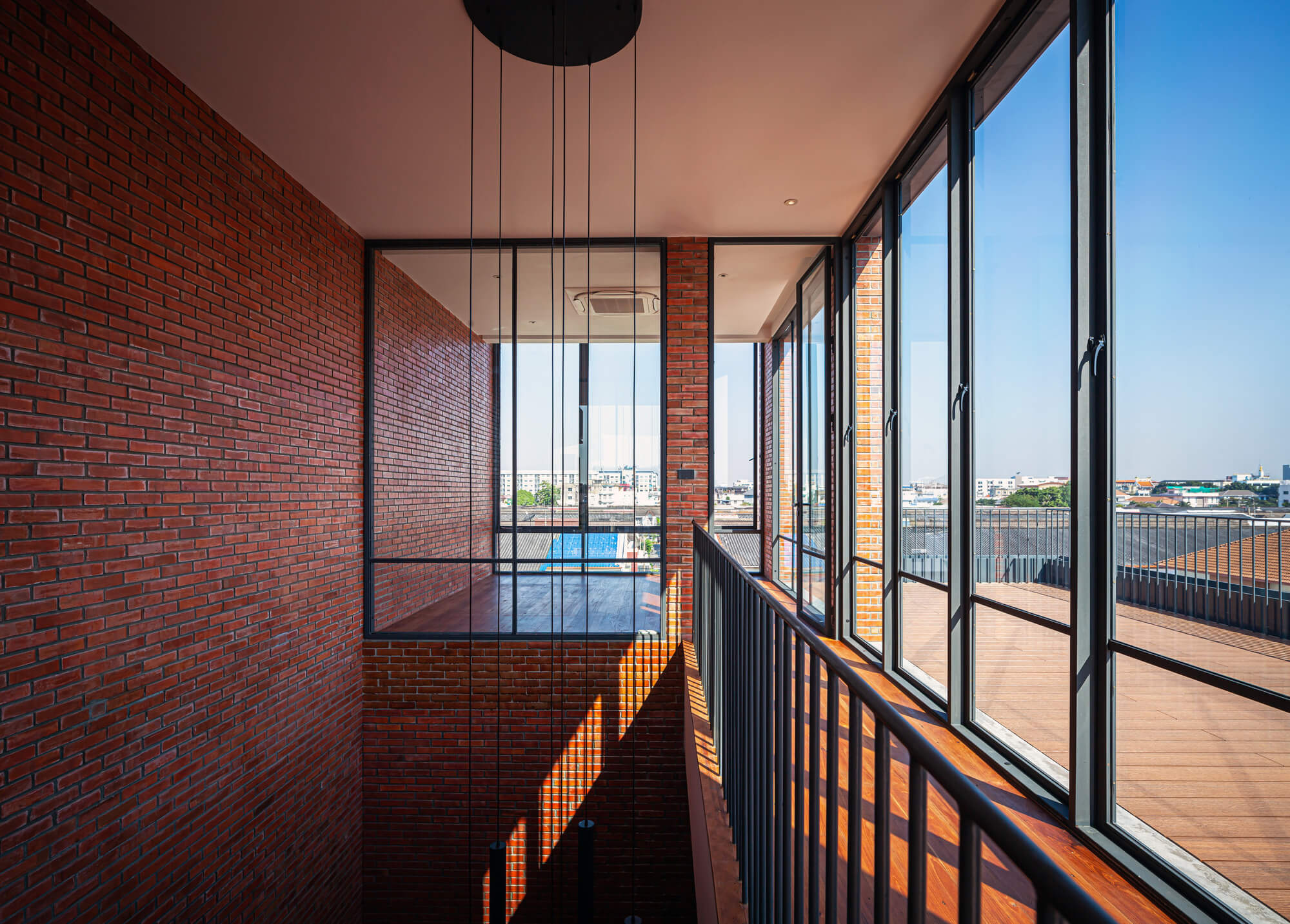 曼谷叻拋路高磚屋磚造私人住宅 Bangkok Lat Phrao Bricks House／Studio Miti