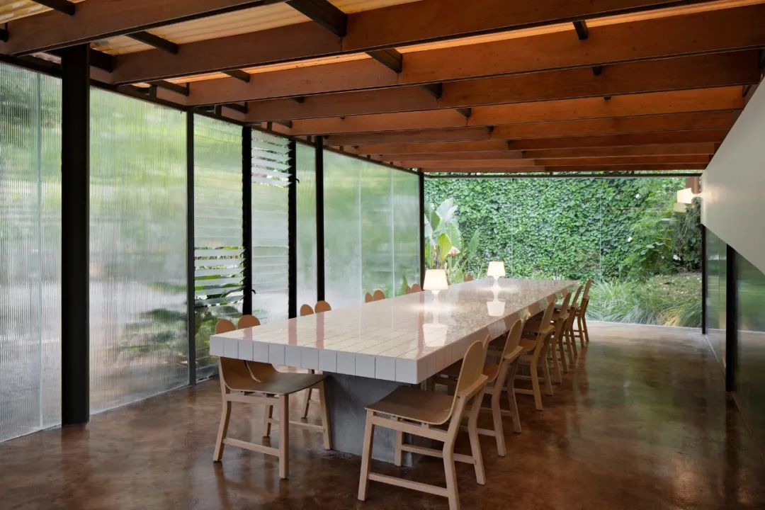 雅加達環形咖啡店 Jakarta Tanatap Coffee Ampera／Research Artistic Design + architecture