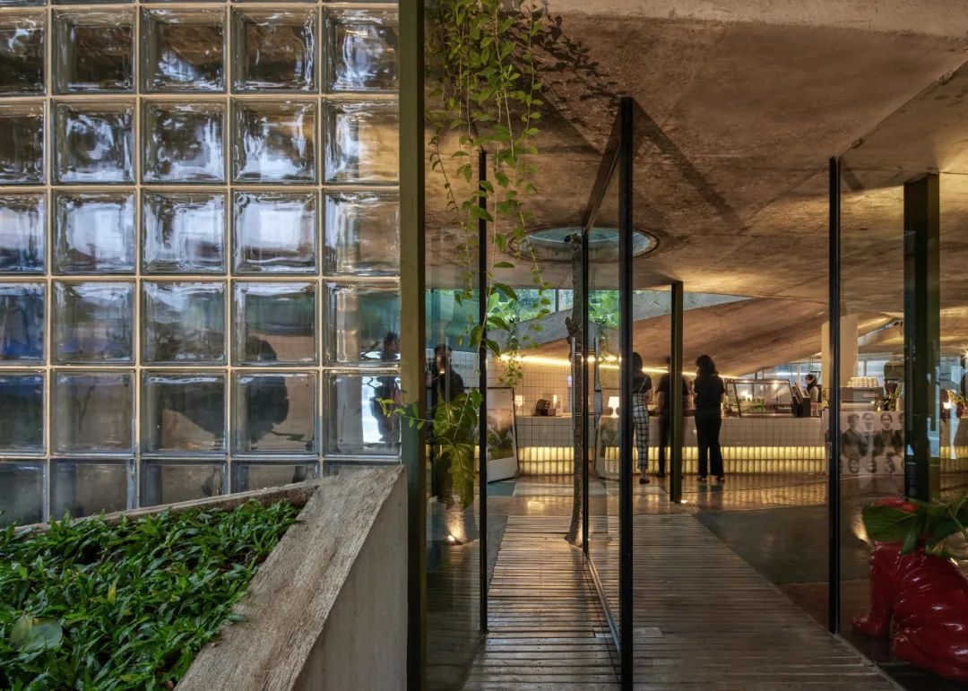 雅加達環形咖啡店 Jakarta Tanatap Coffee Ampera／Research Artistic Design + architecture