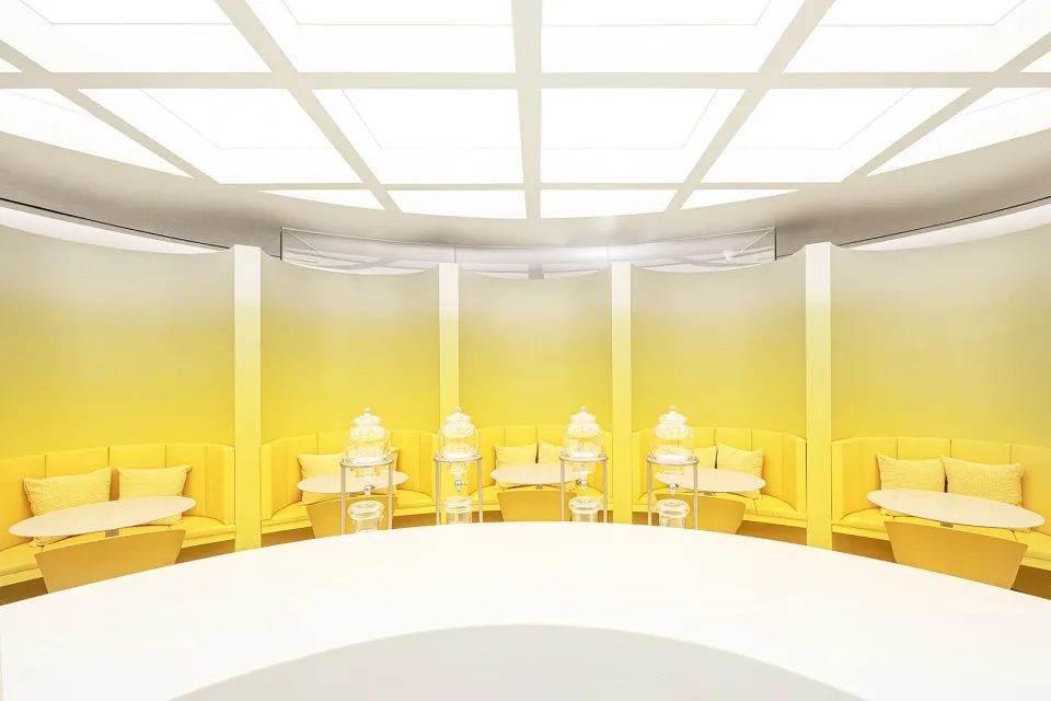 宛如劇場的內部空間 北京三里屯 théATRE茶聚場太古里店 甜點店室內設計/RAMOPRIMO