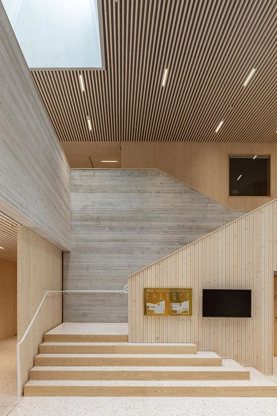 樓梯 赫爾辛基教堂與集合住宅 Helsinki Tikkurila Church and Housing／OOPEAA