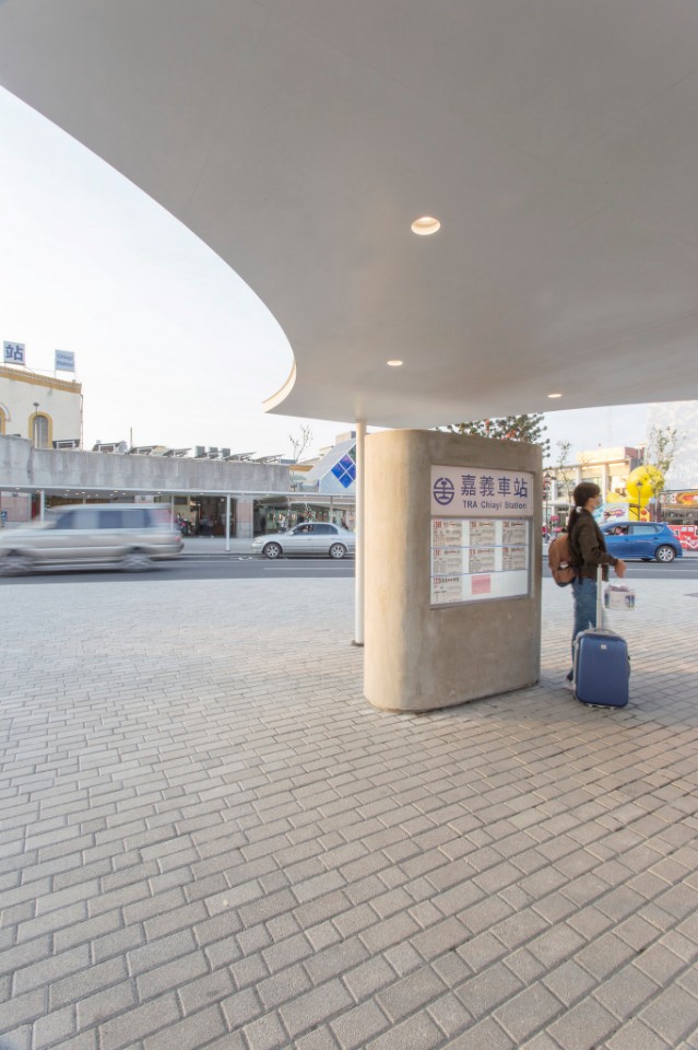 人的等待空間 嘉義火車站前廣場改造／沈庭增