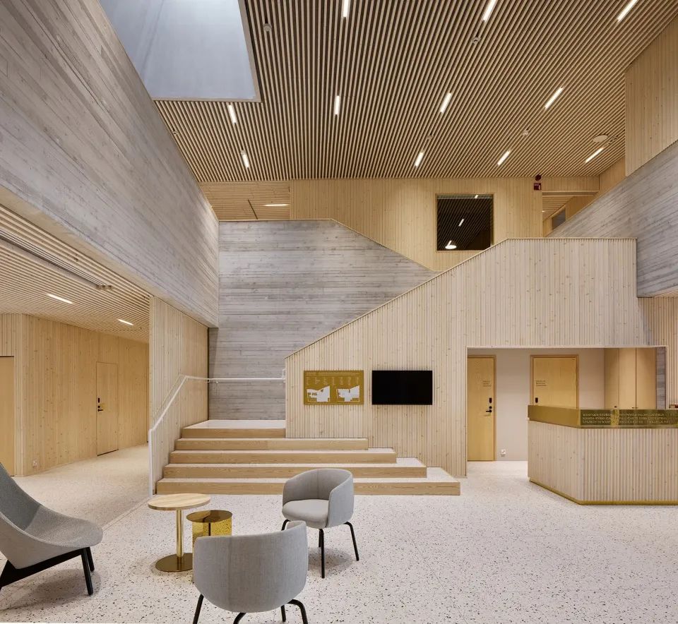 溫馨舒適的入口空間 赫爾辛基教堂與集合住宅 Helsinki Tikkurila Church and Housing／OOPEAA