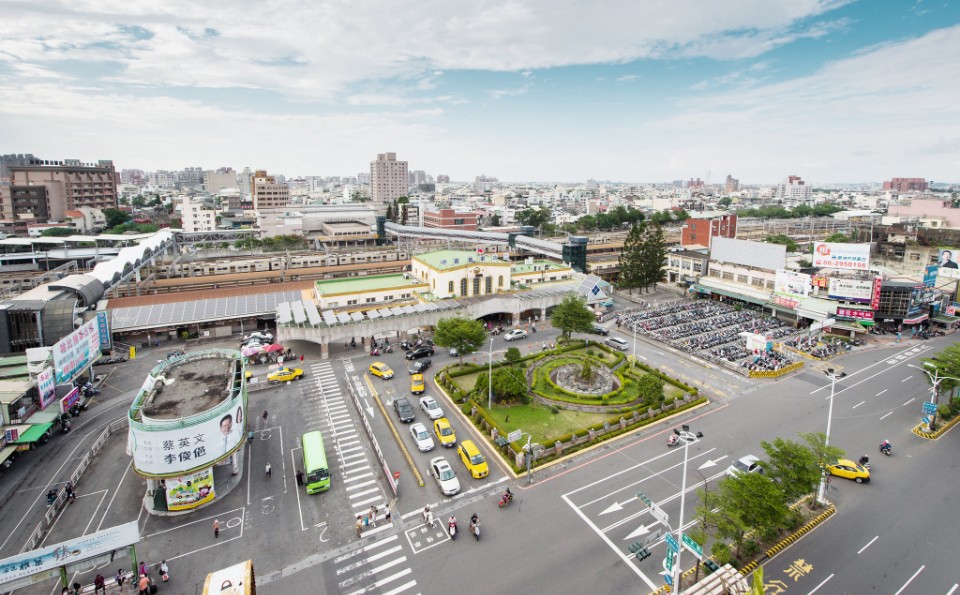 鳥瞰嘉義火車站前廣場整頓後