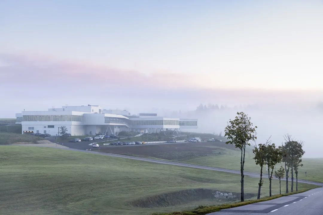 以水平姿態建造於山丘之上 愛彼錶製造工廠 Audemars Piguet Manufacture Les Saignoles