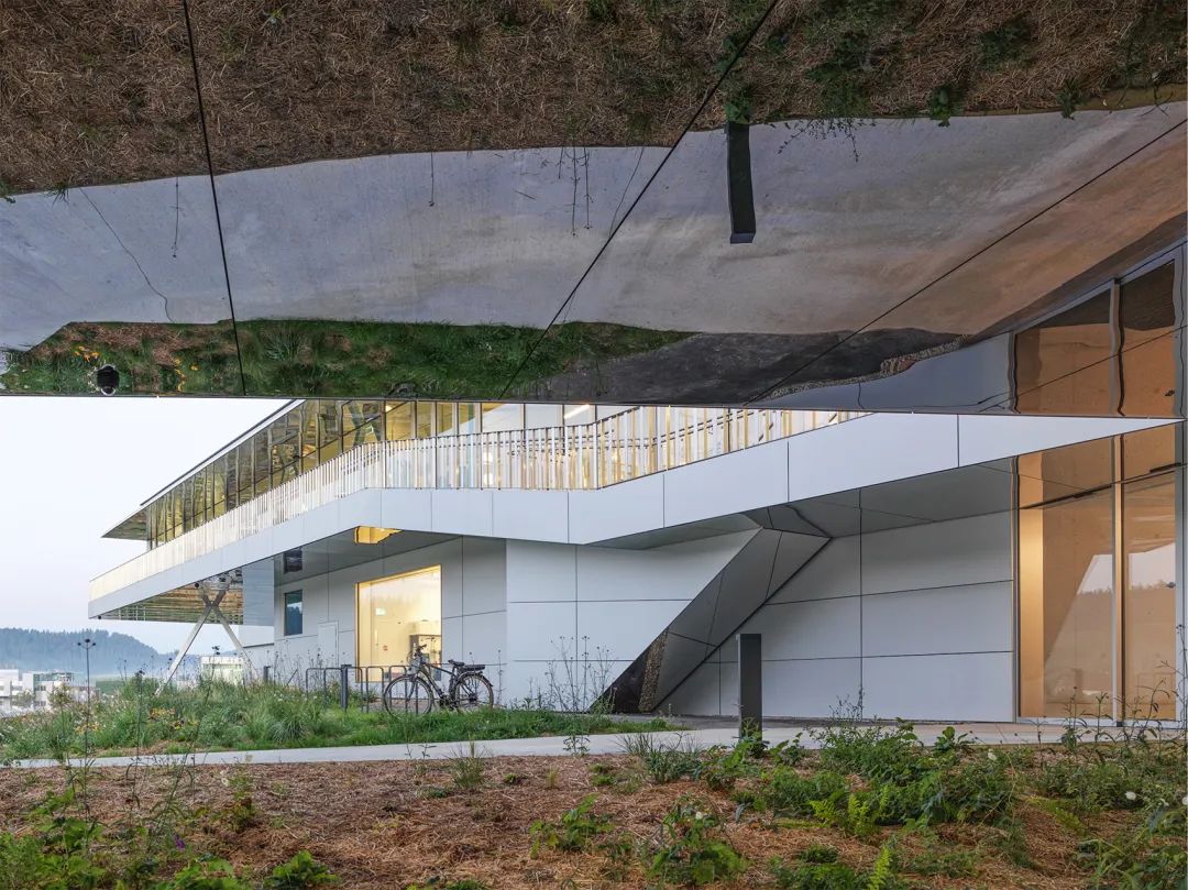 地面層入口© Nicolas Delaroche