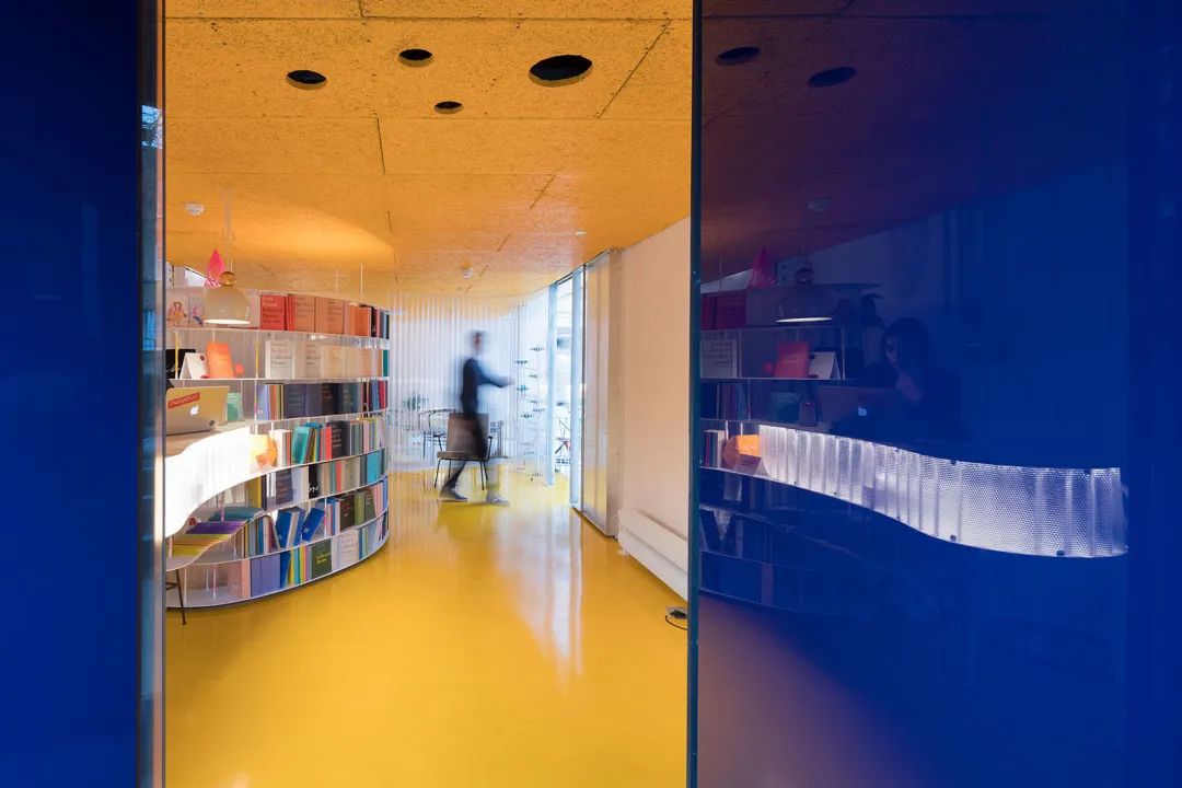 資料室 Netherlands Second Home office interior design 荷蘭公園辦公室室內設計／Selgascano
