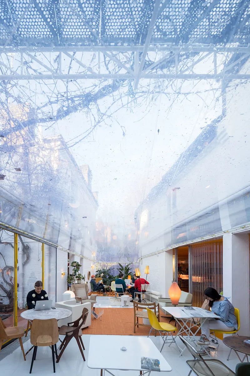 透明的雙層屋頂 Netherlands Second Home office interior design 荷蘭公園辦公室室內設計／Selgascano