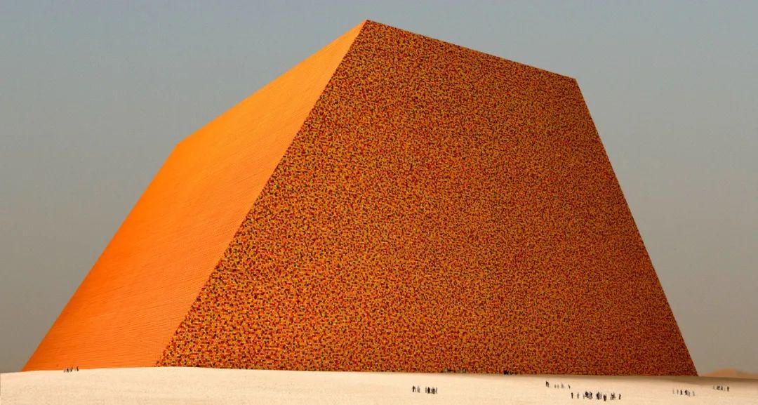 裝置藝術,馬斯塔巴The Mastaba/Christo+Jeanne-Claude