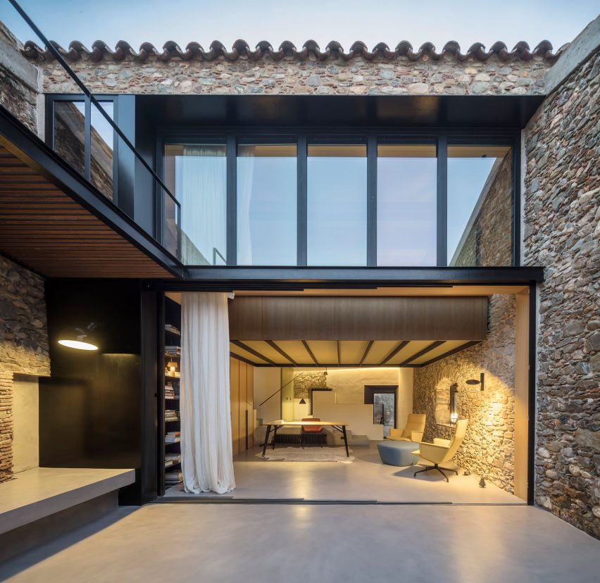 Majoral Tissino Architects將地面層打開