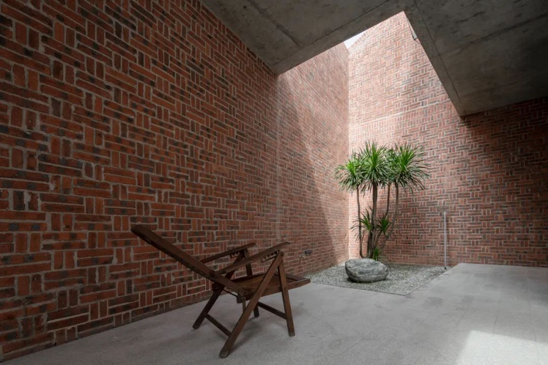 陰翳天井 中國粵西農村，建築師為父母蓋的私人住宅／WAU建築事務所