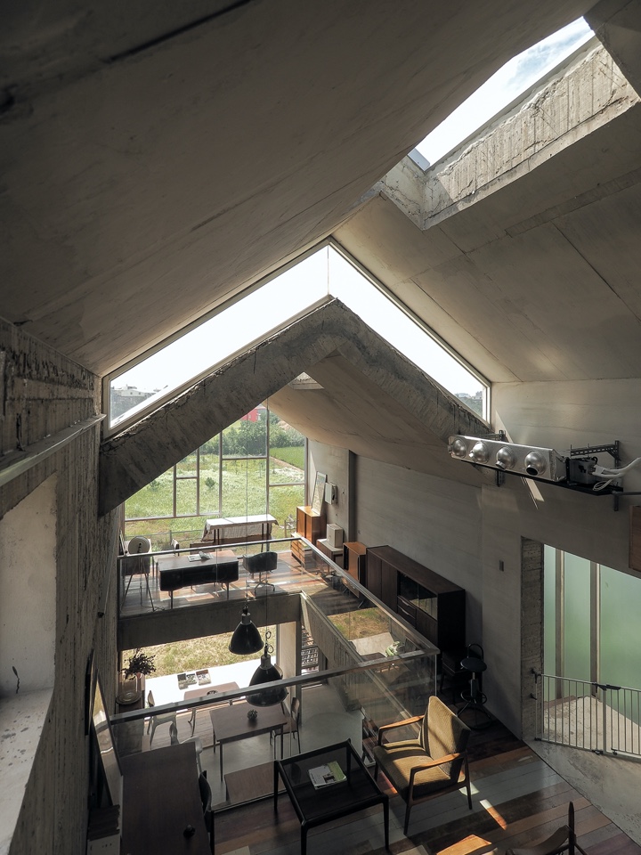 三樓向南方眺望（攝影：王典懋） 竹北許宅 私人住宅 Taiwan House／徐純一 i²建築研究室