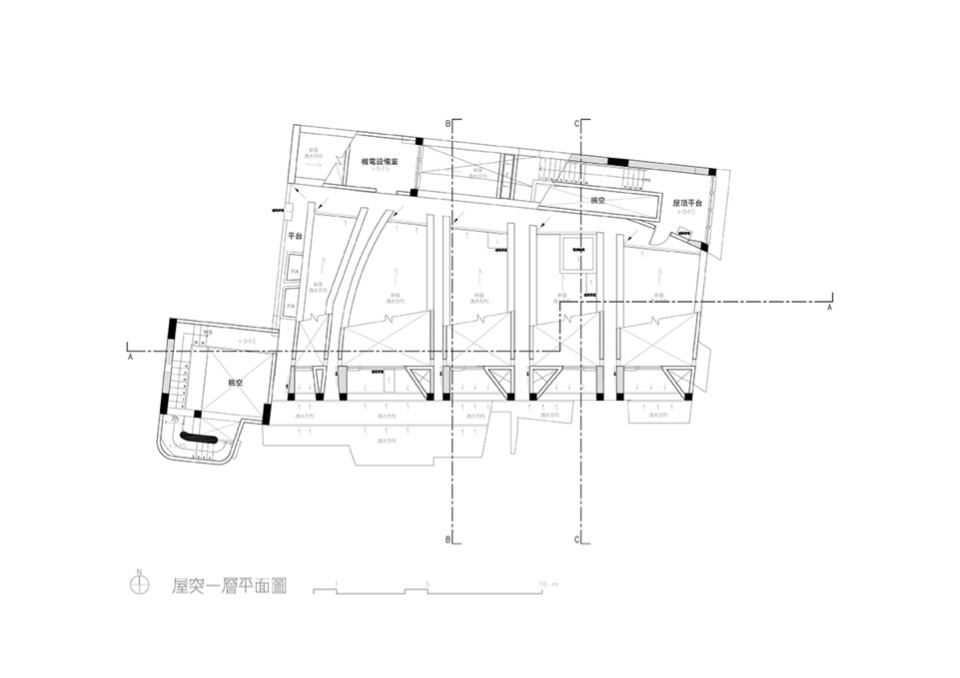 屋突一層平面圖 屏東光現旅宿/徐純一 i²建築研究室
