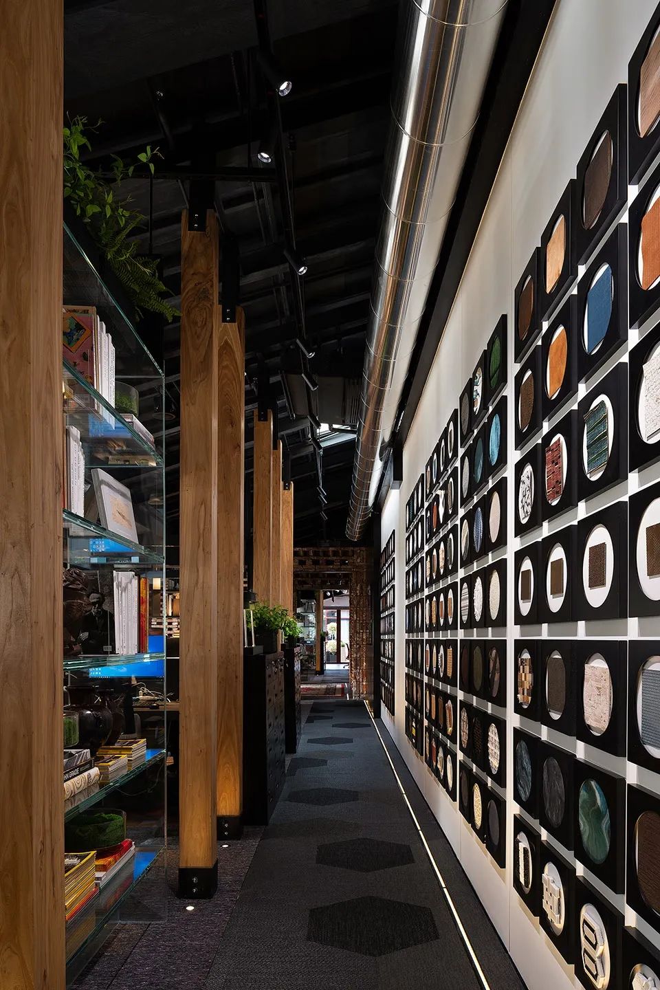 辦公區走廊 CCD大中華上海總部辦公室室內設計 Office interior design／CCD香港鄭中設計事務所