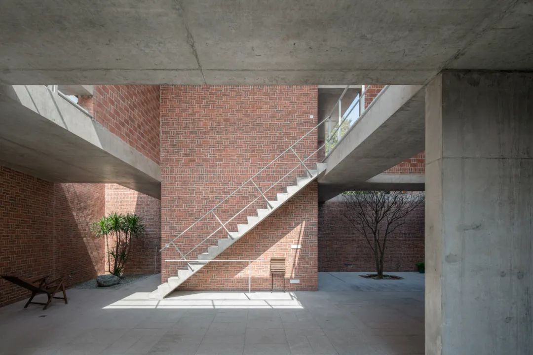 對偶空間處理 中國粵西農村，建築師為父母蓋的私人住宅／WAU建築事務所