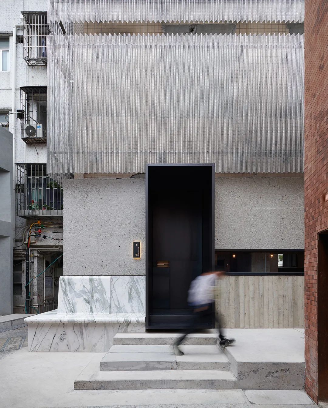 入口立面,上方使用擴張網 深圳南頭古城有熊酒店 Shenzhen Hotel/如恩設計研究室