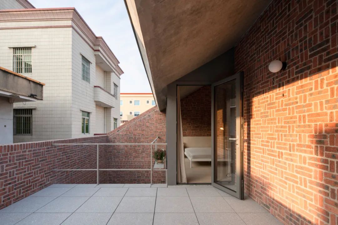二樓臥室入口 中國粵西農村，建築師為父母蓋的私人住宅／WAU建築事務所