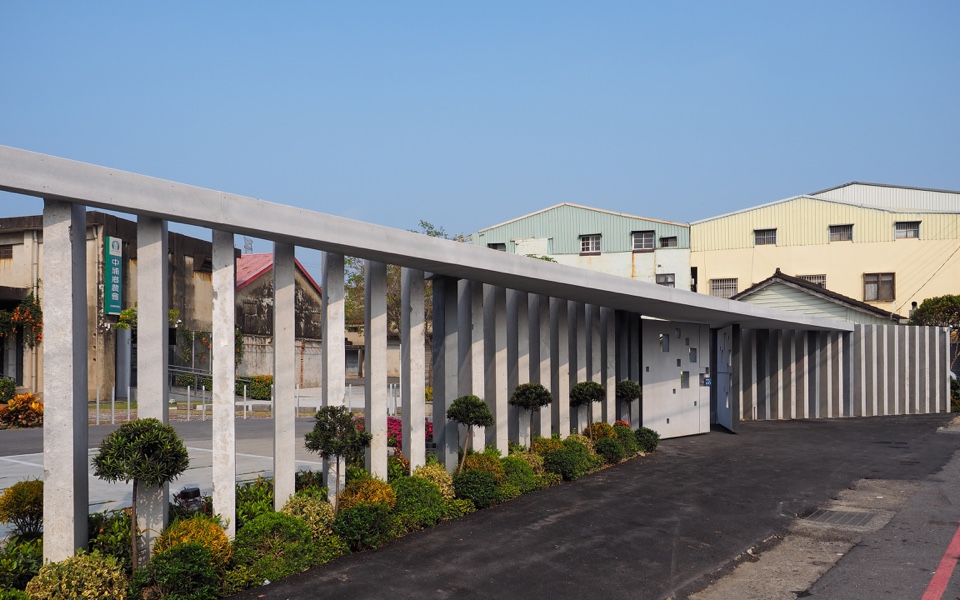 園區大門暨圍牆 嘉義縣中埔鄉農會改造／徐純一 i²建築研究室