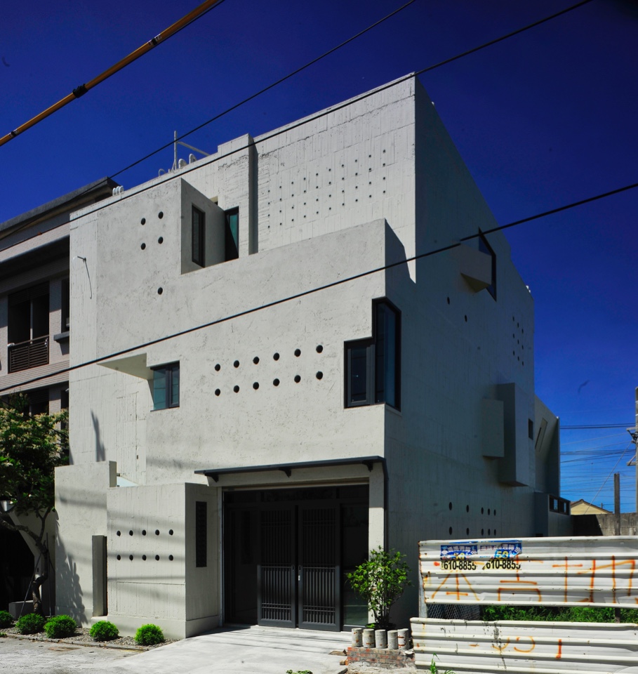 東北向立面 高雄路竹洪宅-小鐵道屋/徐純一 i²建築研究室