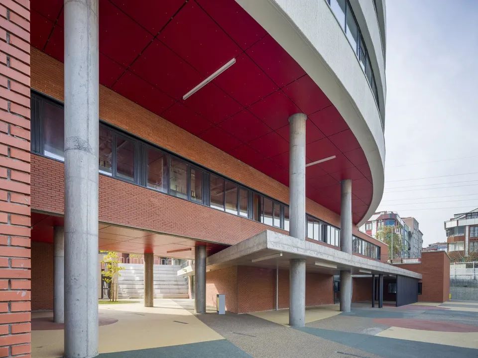 主入口 Istanbul Akşemsettin Primary School 伊斯坦堡Akşemsettin小學/Uygur Architects