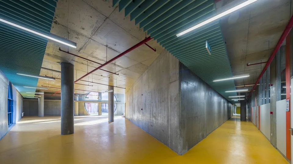 Istanbul Akşemsettin Primary School 伊斯坦堡Akşemsettin小學／Uygur Architects